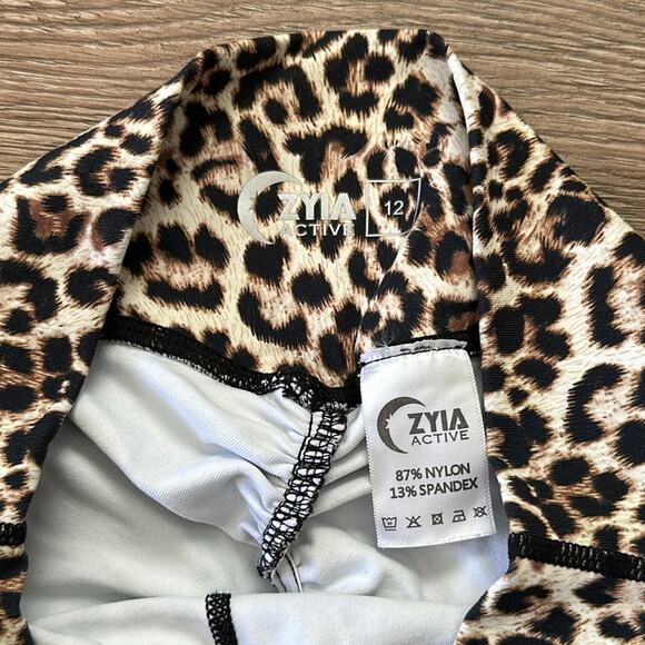 ZYIA Active Brilliant Scrunchy What Leopard Print Leggings - Picture 3 of 6